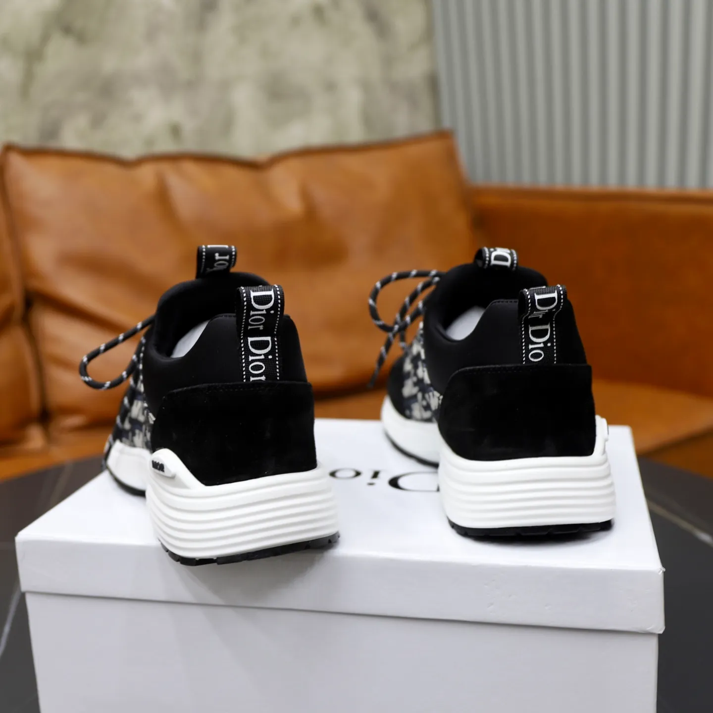 Ex-factory price: 440💰🙅‍♂️🙅‍♂️🙅‍♂️ Brand: Dior DIOR Standard code: 38-44 (45 customized) Grade: Same as the official website Material: Original material splicing Comfortable and breathable lining Lightweight and wear-resistant sports outsole Style category: Men's fashionable casual shoes Running sneakers Distinguished luxury brand elements Top luxury Color: actual picture color